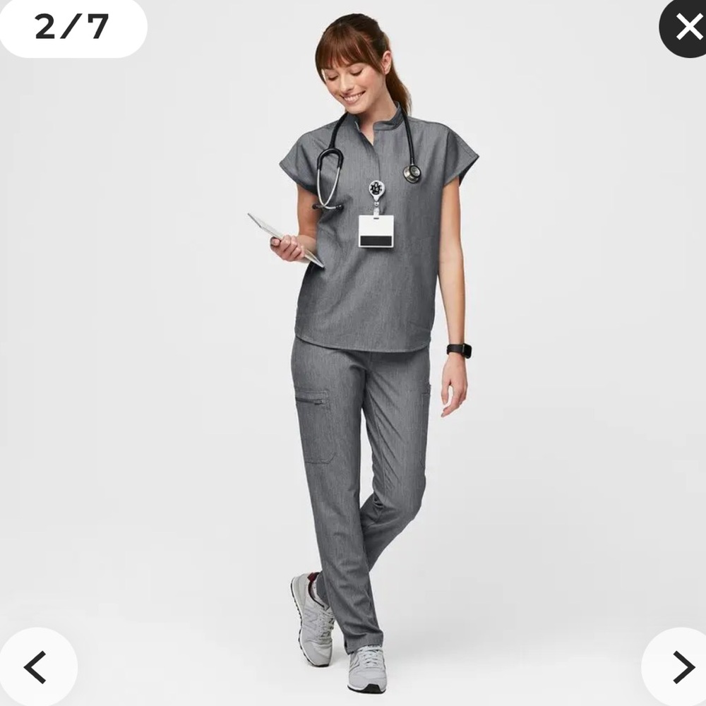 FIGS Rafaela Oversized Scrub Top size small color graphite.